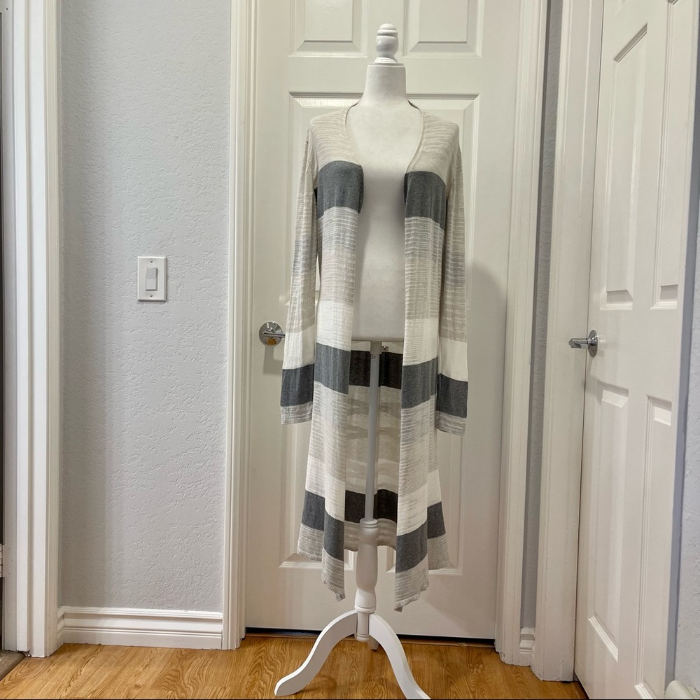 Cabi Nantucket Gray/Cream Long Duster Cardigan Size S - Picture 3 of 10